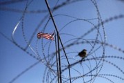 人民日报钟声:美国是多边贸易体制的最大破坏者 人民日报钟声:美国是多边贸易体制的最大破坏者