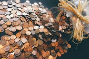 黄金交易盈亏计算的方法及其对投资策略的影响是什么？
