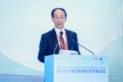 尹艳林:上半年经济增长5%,为全年实现预期增长目标奠定了基础 尹艳林:上半年经济增长5%,为全年实现预期增长目标奠定了基础