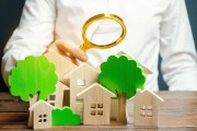 如何评估低压市场状况？对这一市场的评估有哪些标准？