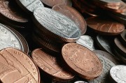 如何理解宝庆银楼黄金加工的市场动态？这些动态如何影响投资策略？