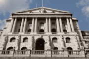 英国央行决议摘要:降息25bp,未来渐进且谨慎地降息 英国央行决议摘要:降息25bp,未来渐进且谨慎地降息